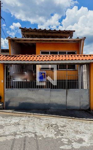 Casa à venda com 113m², 3 quartos e 2 vagasFachada