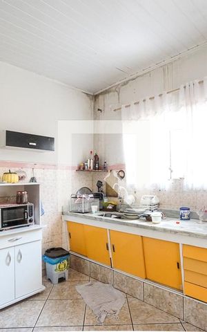 Casa de condomínio à venda com 302m², 5 quartos e sem vaga Casa de condomínio à venda com 302m², 5 quartos e sem vagaCopa e cozinha
