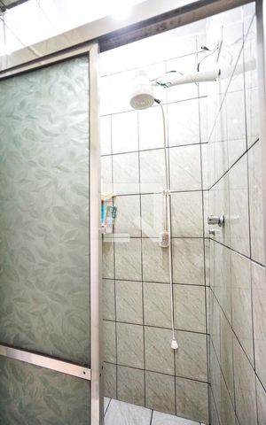 Casa de condomínio à venda com 302m², 5 quartos e sem vaga Casa de condomínio à venda com 302m², 5 quartos e sem vagaChuveiro