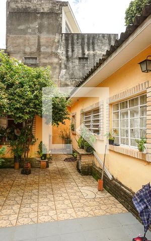 Casa de condomínio à venda com 302m², 5 quartos e sem vaga Casa de condomínio à venda com 302m², 5 quartos e sem vagaQuintal