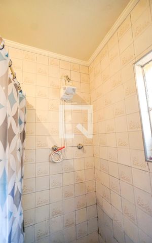 Casa de condomínio à venda com 302m², 5 quartos e sem vaga Casa de condomínio à venda com 302m², 5 quartos e sem vagaChuveiro