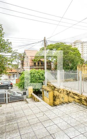 Casa de condomínio à venda com 302m², 5 quartos e sem vaga Casa de condomínio à venda com 302m², 5 quartos e sem vagaEntrada