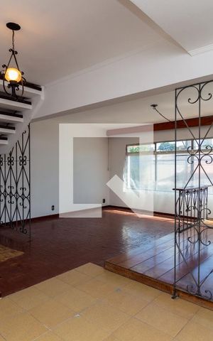 Casa à venda com 209m², 3 quartos e 2 vagas Casa à venda com 209m², 3 quartos e 2 vagasSala