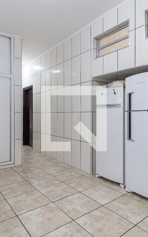 Casa à venda com 320m², 4 quartos e 3 vagas Casa à venda com 320m², 4 quartos e 3 vagasCozinha