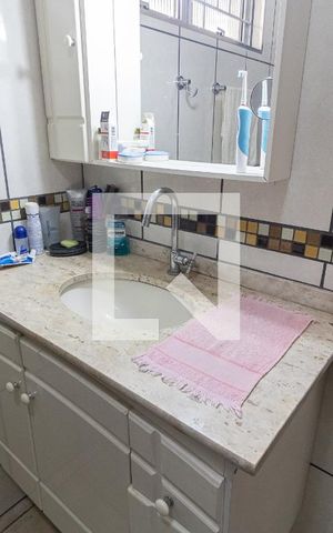 Casa à venda com 320m², 4 quartos e 3 vagas Casa à venda com 320m², 4 quartos e 3 vagasBanheiro 2