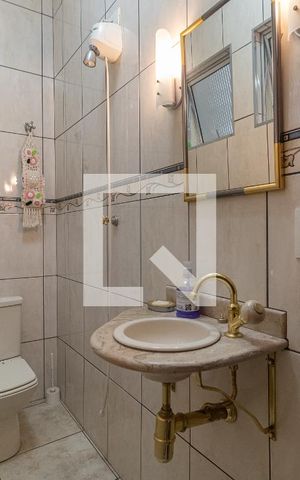 Casa à venda com 320m², 4 quartos e 3 vagas Casa à venda com 320m², 4 quartos e 3 vagasBanheiro 1