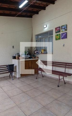 Casa à venda com 320m², 4 quartos e 3 vagas Casa à venda com 320m², 4 quartos e 3 vagasQuintal Coberto