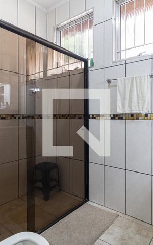 Casa à venda com 320m², 4 quartos e 3 vagas Casa à venda com 320m², 4 quartos e 3 vagasBanheiro 2