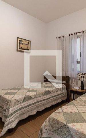 Casa à venda com 320m², 4 quartos e 3 vagas Casa à venda com 320m², 4 quartos e 3 vagasQuarto 2