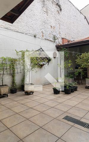 Casa à venda com 320m², 4 quartos e 3 vagas Casa à venda com 320m², 4 quartos e 3 vagasQuintal