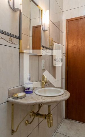 Casa à venda com 320m², 4 quartos e 3 vagas Casa à venda com 320m², 4 quartos e 3 vagasBanheiro 1