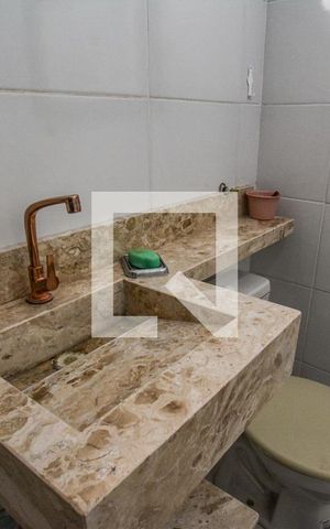 Casa para alugar com 130m², 2 quartos e 2 vagasBanheiro Corredor