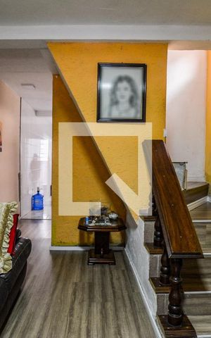 Casa para alugar com 130m², 2 quartos e 2 vagasSala