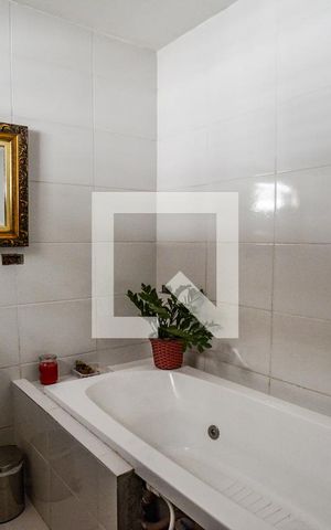 Casa para alugar com 130m², 2 quartos e 2 vagasBanheiro Corredor