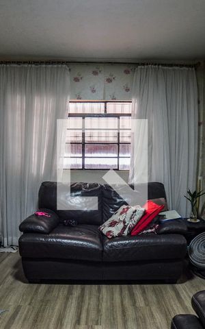 Casa para alugar com 130m², 2 quartos e 2 vagasSala