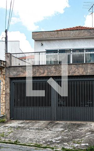 Casa à venda com 199m², 4 quartos e 4 vagas Casa à venda com 199m², 4 quartos e 4 vagasFachada
