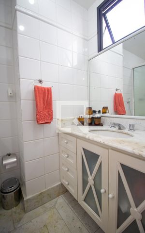 Apartamento à venda com 92m², 2 quartos e 2 vagas Apartamento à venda com 92m², 2 quartos e 2 vagasBanheiro da Suíte