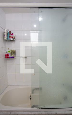 Apartamento à venda com 92m², 2 quartos e 2 vagas Apartamento à venda com 92m², 2 quartos e 2 vagasBanheiro da Suíte