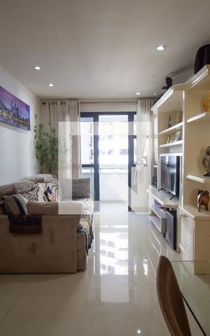 Apartamento à venda com 92m², 2 quartos e 2 vagas Apartamento à venda com 92m², 2 quartos e 2 vagasSala