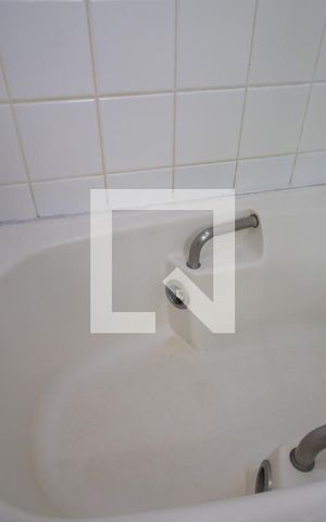 Apartamento à venda com 92m², 2 quartos e 2 vagas Apartamento à venda com 92m², 2 quartos e 2 vagasBanheiro da Suíte