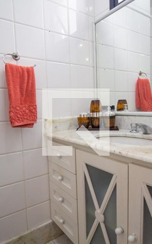 Apartamento à venda com 92m², 2 quartos e 2 vagas Apartamento à venda com 92m², 2 quartos e 2 vagasBanheiro da Suíte