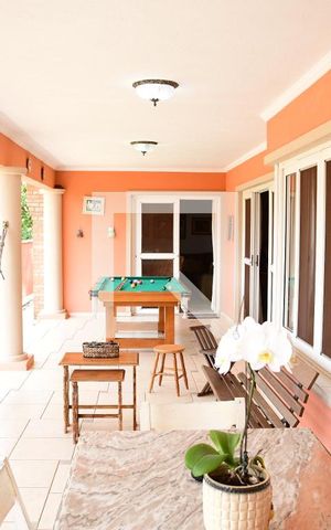 Casa de condomínio para alugar com 315m², 3 quartos e 6 vagasVaranda