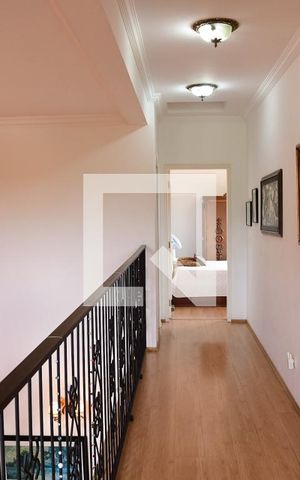 Casa de condomínio para alugar com 315m², 3 quartos e 6 vagasCorredor