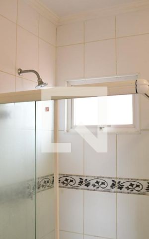 Casa de condomínio para alugar com 315m², 3 quartos e 6 vagasBanheiro da Suíte 3 