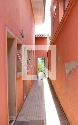 Casa de condomínio para alugar com 315m², 3 quartos e 6 vagasCorredor