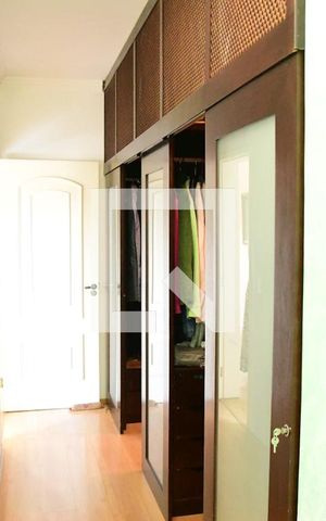 Casa de condomínio para alugar com 315m², 3 quartos e 6 vagasCloset da suíte 3