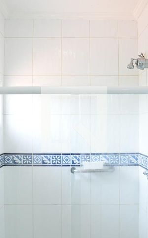 Casa de condomínio para alugar com 315m², 3 quartos e 6 vagasBanheiro da Suíte 2