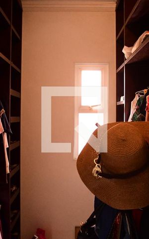 Casa de condomínio para alugar com 315m², 3 quartos e 6 vagasCloset da suíte 3
