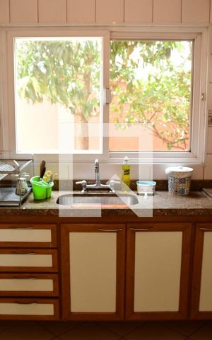 Casa de condomínio para alugar com 315m², 3 quartos e 6 vagasCozinha