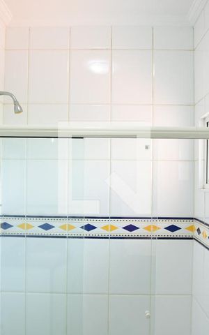 Casa de condomínio para alugar com 315m², 3 quartos e 6 vagasBanheiro da Suíte 1