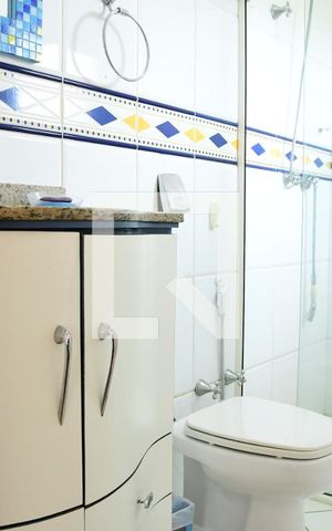 Casa de condomínio para alugar com 315m², 3 quartos e 6 vagasBanheiro da Suíte 1