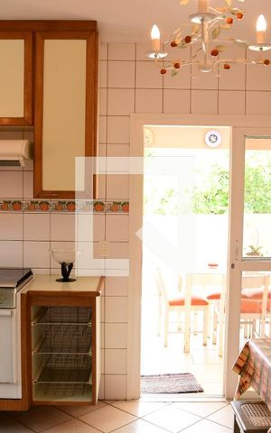 Casa de condomínio para alugar com 315m², 3 quartos e 6 vagasCozinha