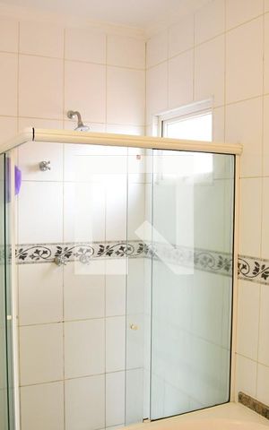 Casa de condomínio para alugar com 315m², 3 quartos e 6 vagasBanheiro da Suíte 3 
