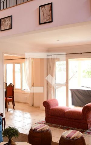 Casa de condomínio para alugar com 315m², 3 quartos e 6 vagasSala