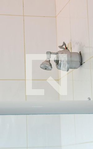 Casa de condomínio para alugar com 315m², 3 quartos e 6 vagasBanheiro da Suíte 2