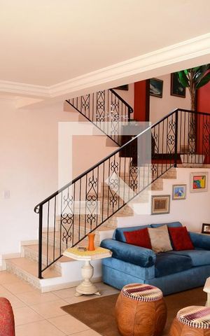 Casa de condomínio para alugar com 315m², 3 quartos e 6 vagasSala