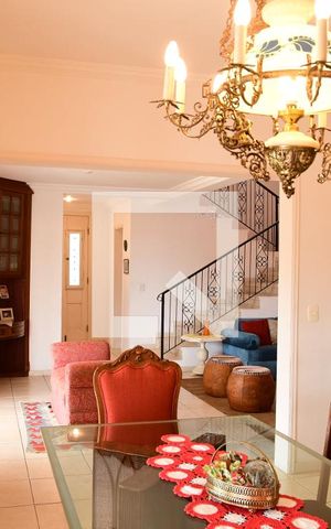 Casa de condomínio para alugar com 315m², 3 quartos e 6 vagasSala