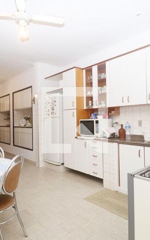 Casa à venda com 420m², 4 quartos e 6 vagasCozinha