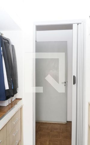 Casa à venda com 420m², 4 quartos e 6 vagasCloset do quarto 3