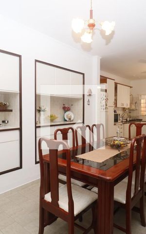 Casa à venda com 420m², 4 quartos e 6 vagasCopa