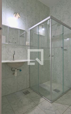 Casa à venda com 260m², 6 quartos e 2 vagas Casa à venda com 260m², 6 quartos e 2 vagasBanheiro 2 - edícula 1 (piso inferior)