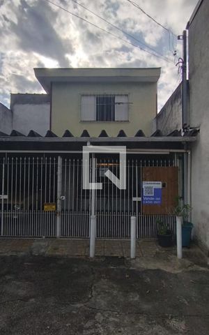 Casa à venda com 146m², 2 quartos e 3 vagas Casa à venda com 146m², 2 quartos e 3 vagasFachada