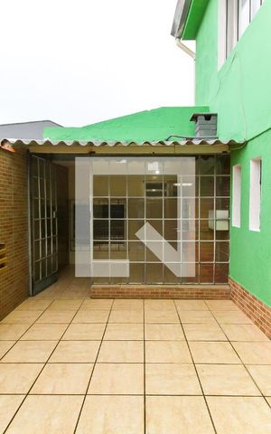 Casa para alugar com 75m², 2 quartos e 1 vaga Casa para alugar com 75m², 2 quartos e 1 vagaVaranda