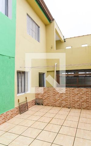 Casa para alugar com 75m², 2 quartos e 1 vaga Casa para alugar com 75m², 2 quartos e 1 vagaVaranda