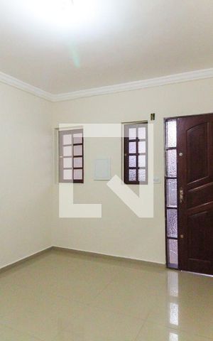 Casa para alugar com 75m², 2 quartos e 1 vaga Casa para alugar com 75m², 2 quartos e 1 vagaSala