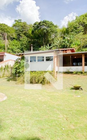 Casa de condomínio para alugar com 400m², 3 quartos e 5 vagas